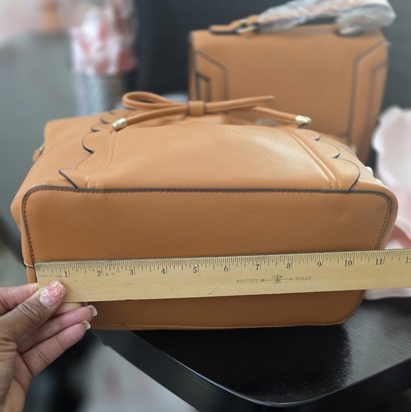 Elegant Tan Women's Bag Set - Picture 4 of 10